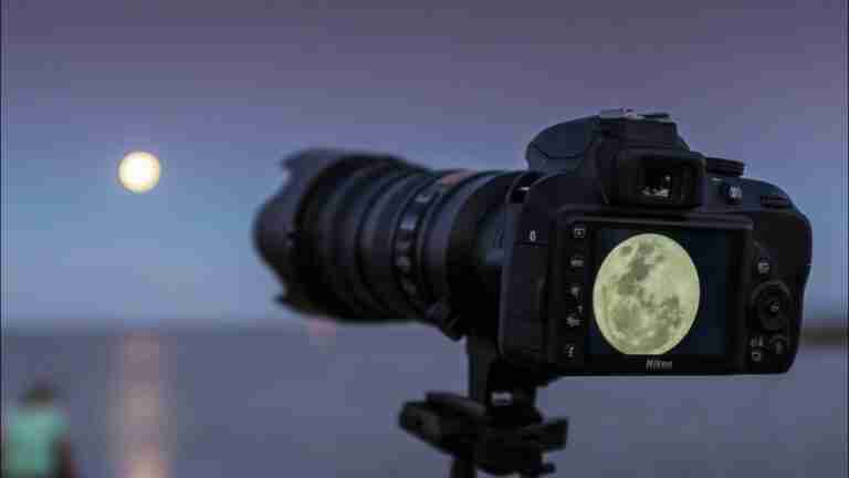 Best Cameras For Moon Photography